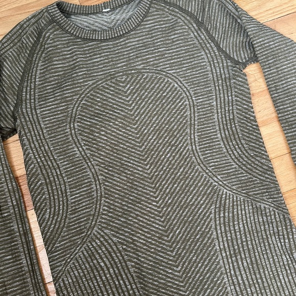 Lululemon long sleeve - Picture 3 of 3